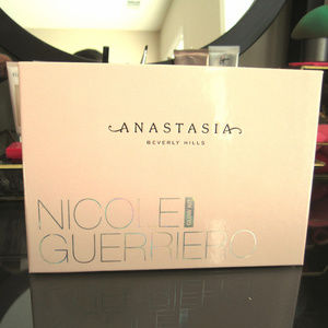 ABH NICOLE GUERRIERO GLOW KIT